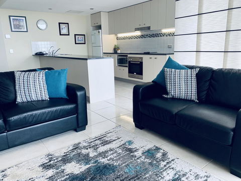 Ocean Views Resort Caloundra - Food Delivery Shop 22