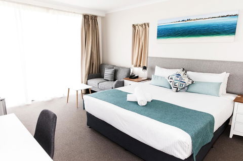 Ocean Views Resort Caloundra - Food Delivery Shop 25