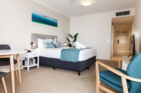 Ocean Views Resort Caloundra - Food Delivery Shop 12