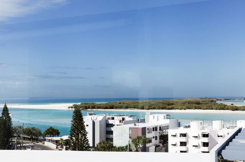 Ocean Views Resort Caloundra - Food Delivery Shop 8