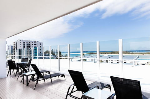 Ocean Views Resort Caloundra - Food Delivery Shop 9