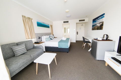 Ocean Views Resort Caloundra - Food Delivery Shop 29