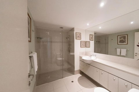 Ocean Views Resort Caloundra - Food Delivery Shop 20