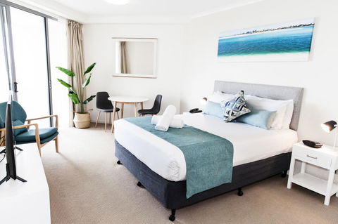 Ocean Views Resort Caloundra - Food Delivery Shop 21