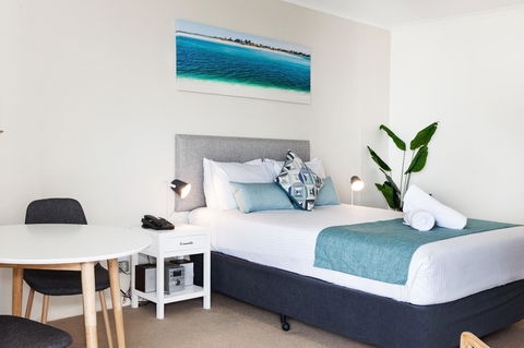 Ocean Views Resort Caloundra - Food Delivery Shop 19