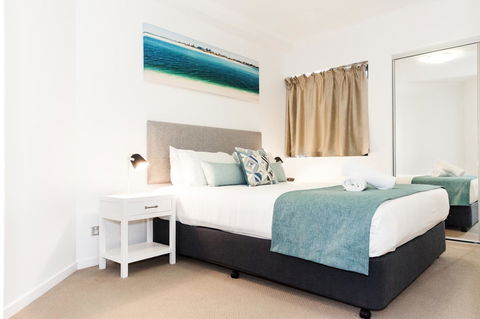 Ocean Views Resort Caloundra - Food Delivery Shop 44