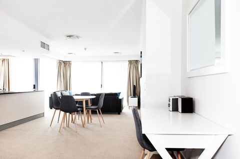 Ocean Views Resort Caloundra - Food Delivery Shop 41