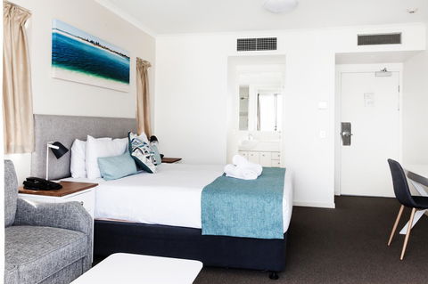 Ocean Views Resort Caloundra - Food Delivery Shop 27