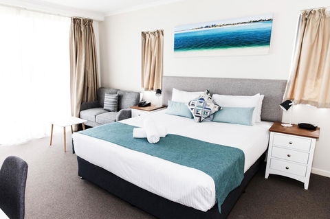 Ocean Views Resort Caloundra - Food Delivery Shop 26