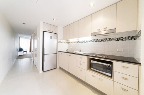 Ocean Views Resort Caloundra - Food Delivery Shop 23