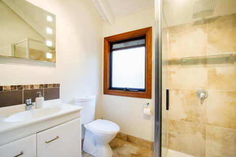 Airlie Beach Eco Cabins - Adults Only - Food Delivery Shop 22