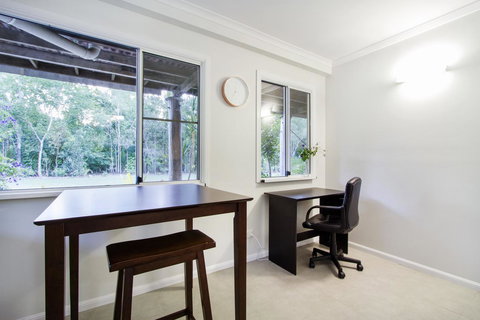 Airlie Beach Eco Cabins - Adults Only - Food Delivery Shop 42