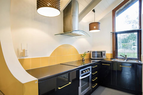 Airlie Beach Eco Cabins - Adults Only - Food Delivery Shop 19