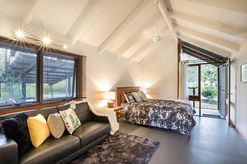 Airlie Beach Eco Cabins - Adults Only - Food Delivery Shop 21