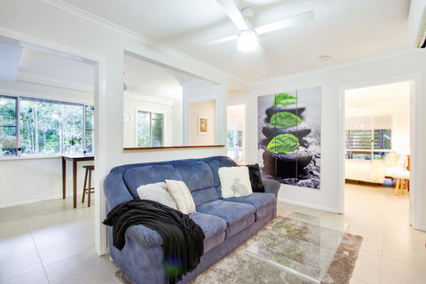 Airlie Beach Eco Cabins - Adults Only - Food Delivery Shop 39