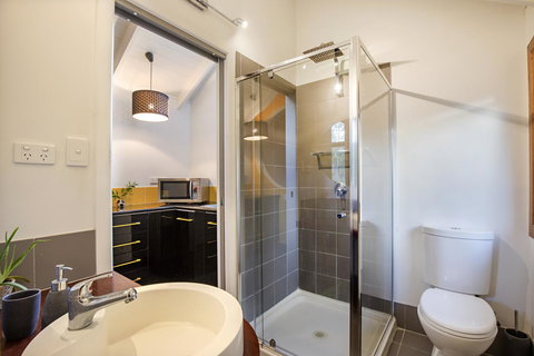 Airlie Beach Eco Cabins - Adults Only - Food Delivery Shop 30