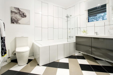 Airlie Beach Eco Cabins - Adults Only - Food Delivery Shop 34