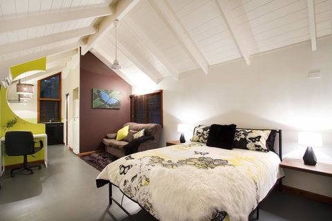 Airlie Beach Eco Cabins - Adults Only - Food Delivery Shop 25