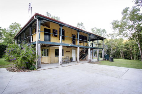 Airlie Beach Eco Cabins - Adults Only - Food Delivery Shop 44