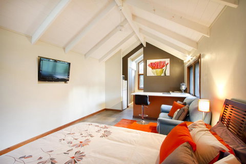 Airlie Beach Eco Cabins - Adults Only - Food Delivery Shop 9