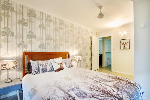 Airlie Beach Eco Cabins - Adults Only - Food Delivery Shop 33