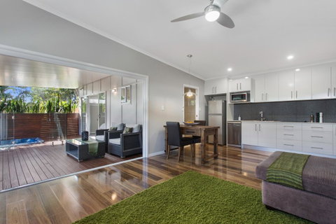 Pandanus Spa Cottage - Food Delivery Shop 1