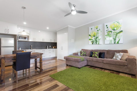 Pandanus Spa Cottage - Food Delivery Shop 10