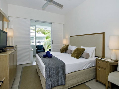Beach Club Port Douglas Luxury Apartments - Food Delivery Shop 4