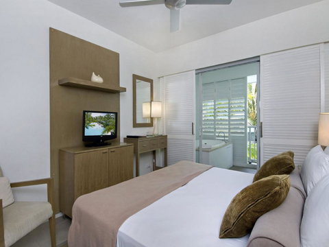Beach Club Port Douglas Luxury Apartments - Food Delivery Shop 7