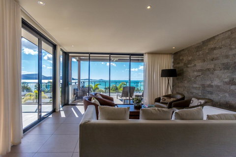 Mirage Whitsundays - Food Delivery Shop 22