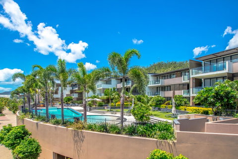 Mirage Whitsundays - Food Delivery Shop 32
