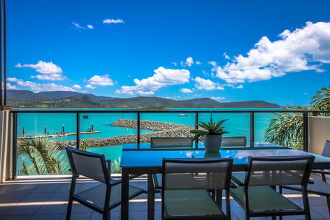 Mirage Whitsundays - Food Delivery Shop 0