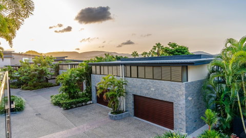 Mirage Whitsundays - Food Delivery Shop 2