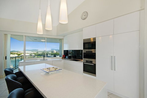 Mariners North Holiday Apartments - Food Delivery Shop 41