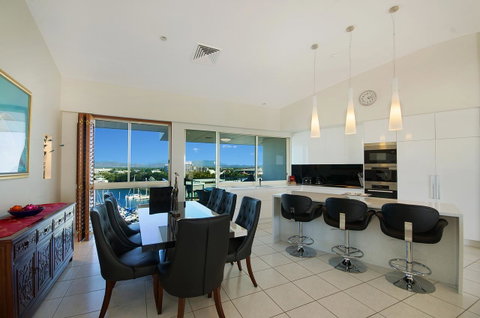 Mariners North Holiday Apartments - Food Delivery Shop 30