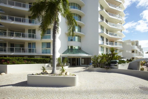 Mariners North Holiday Apartments - Food Delivery Shop 16