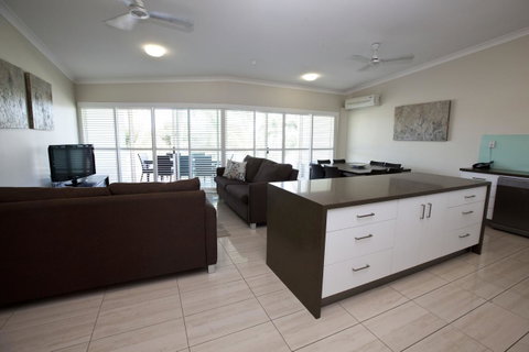 Mariners North Holiday Apartments - Food Delivery Shop 28