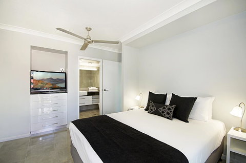 Mariners North Holiday Apartments - Food Delivery Shop 35