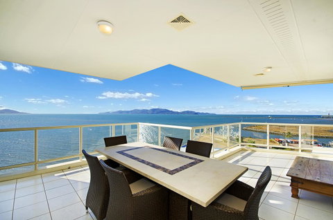 Mariners North Holiday Apartments - Food Delivery Shop 3