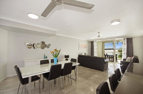 Mariners North Holiday Apartments - Food Delivery Shop 27