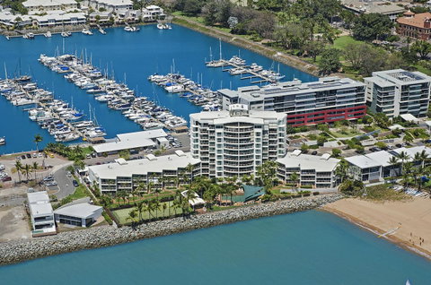 Mariners North Holiday Apartments - Food Delivery Shop 20