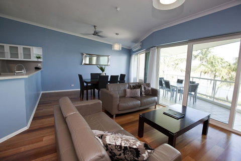 Mariners North Holiday Apartments - Food Delivery Shop 32
