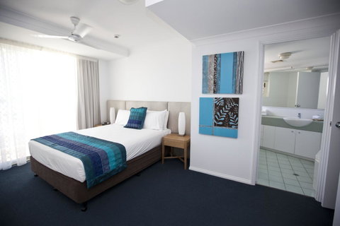 Mariners North Holiday Apartments - Food Delivery Shop 23