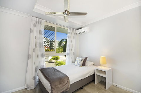 Mariners North Holiday Apartments - Food Delivery Shop 38
