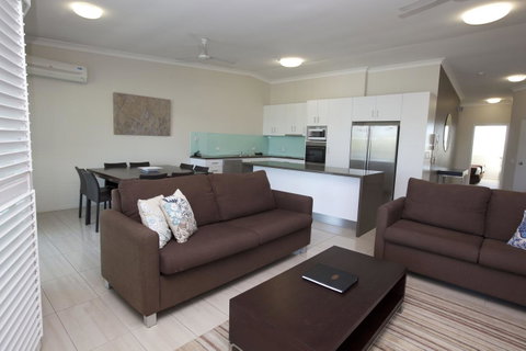 Mariners North Holiday Apartments - Food Delivery Shop 37