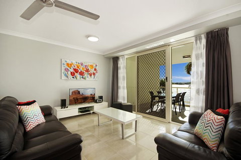 Mariners North Holiday Apartments - Food Delivery Shop 36
