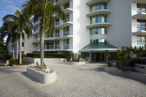 Mariners North Holiday Apartments - Food Delivery Shop 14
