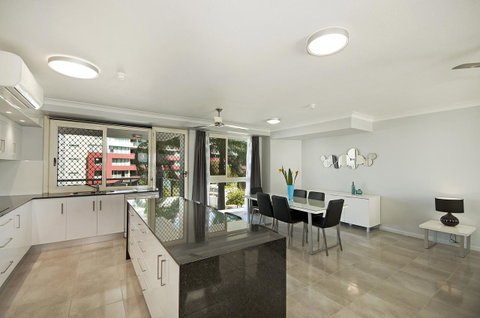 Mariners North Holiday Apartments - Food Delivery Shop 29