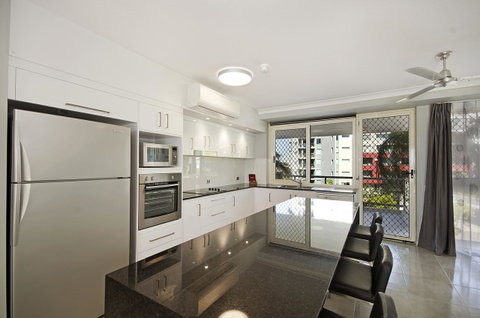 Mariners North Holiday Apartments - Food Delivery Shop 33