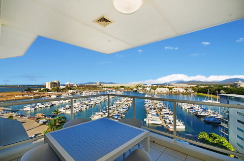 Mariners North Holiday Apartments - Food Delivery Shop 26